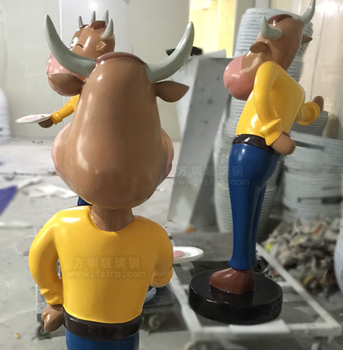 卡通牛玻璃钢雕塑品牌形象深入人心 卡通牛玻璃钢雕塑品牌形象深入人心