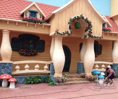 深圳景区玻璃钢卡通主题雕塑为您专业定制