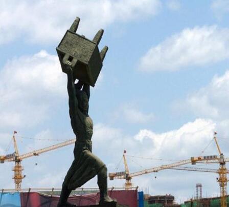 霸王举鼎雕塑勾起情怀与回忆