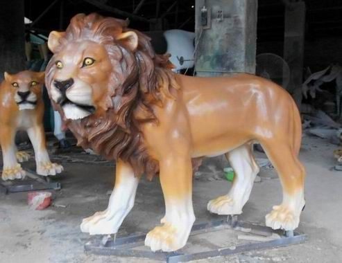动物雕塑狮子威风凛凛