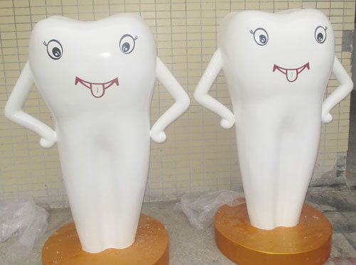 玻璃钢卡通牙齿雕塑