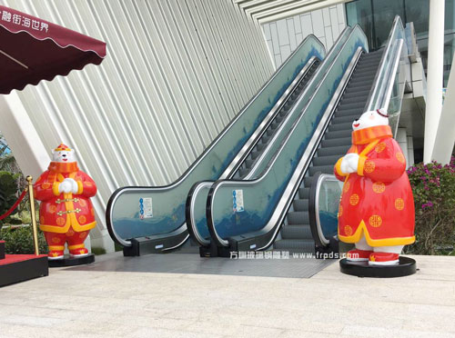 玻璃钢卡通拜年熊雕塑