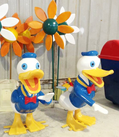玻璃钢卡通公仔鸭雕塑 玻璃钢卡通公仔鸭雕塑