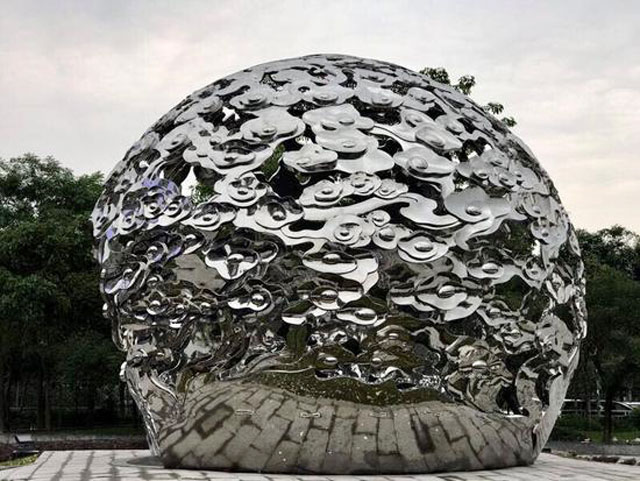 著名雕塑家卓军作品深圳矗立
