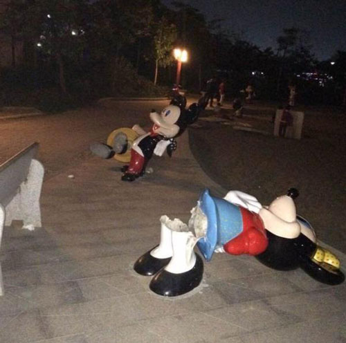 清远公园卡通雕塑被大量破坏