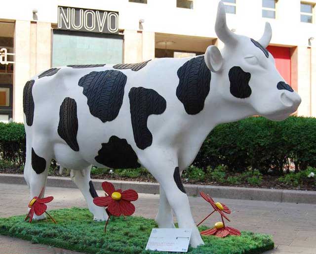玻璃钢奶牛雕塑