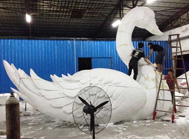 大型玻璃钢天鹅雕塑