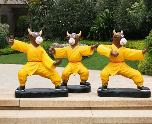 玻璃钢卡通雕塑功夫牛 玻璃钢卡通雕塑功夫牛