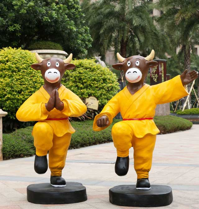 玻璃钢卡通雕塑功夫牛 玻璃钢卡通雕塑功夫牛