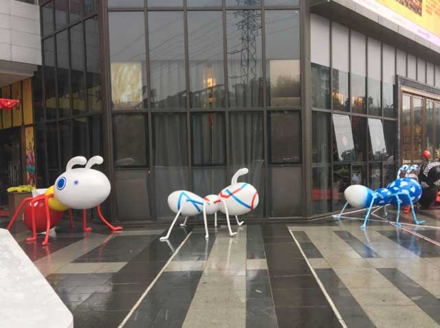 玻璃钢卡通蚂蚁雕塑 玻璃钢卡通蚂蚁雕塑