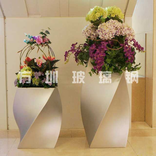 方圳玻璃钢花盆满足不同人群和需求