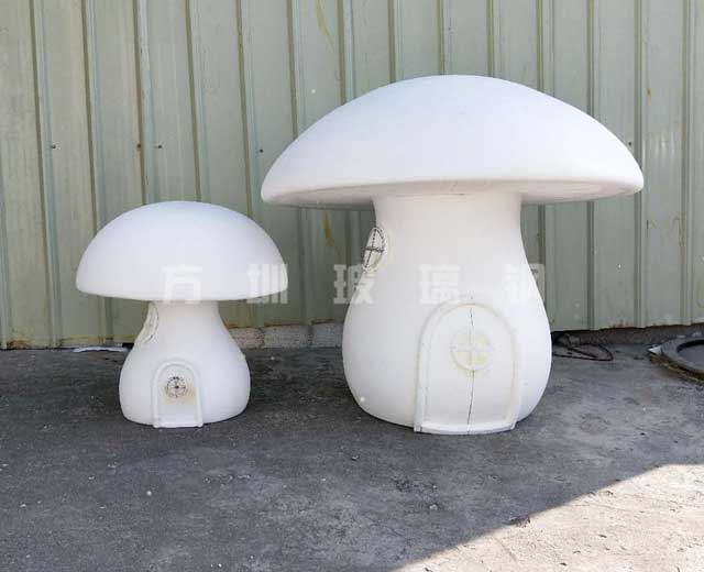玻璃钢蘑菇房子雕塑