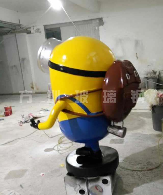 方圳玻璃钢小黄人雕塑现身深圳活动现场
