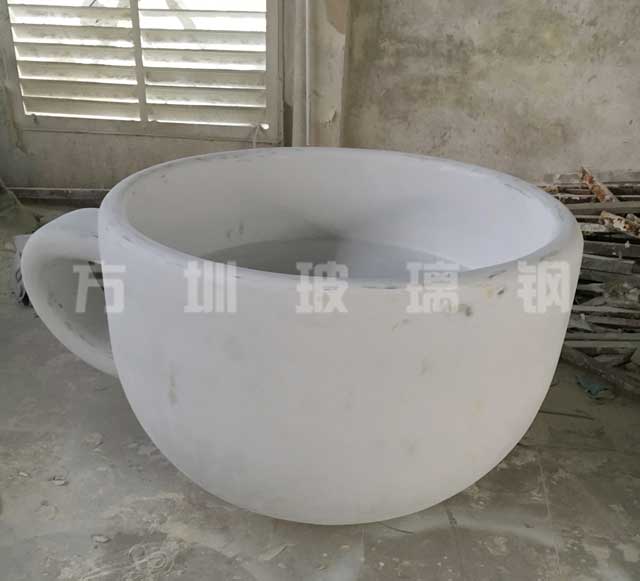 江苏装饰公司定制玻璃钢咖啡杯雕塑装饰商业街环境