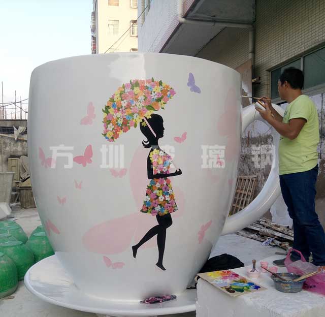 玻璃钢创意咖啡杯雕塑装饰深圳商场美陈环境