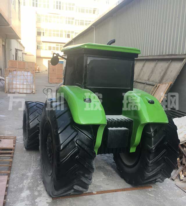 方圳为凯奇集团打造玻璃钢仿真车头雕塑