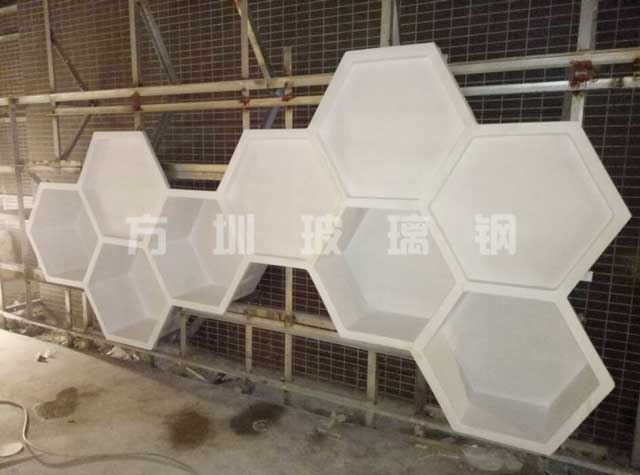 方圳玻璃钢六边形造型雕塑装饰步步高新天地