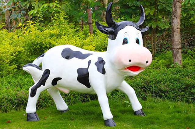 玻璃钢卡通奶牛雕塑 玻璃钢卡通奶牛雕塑