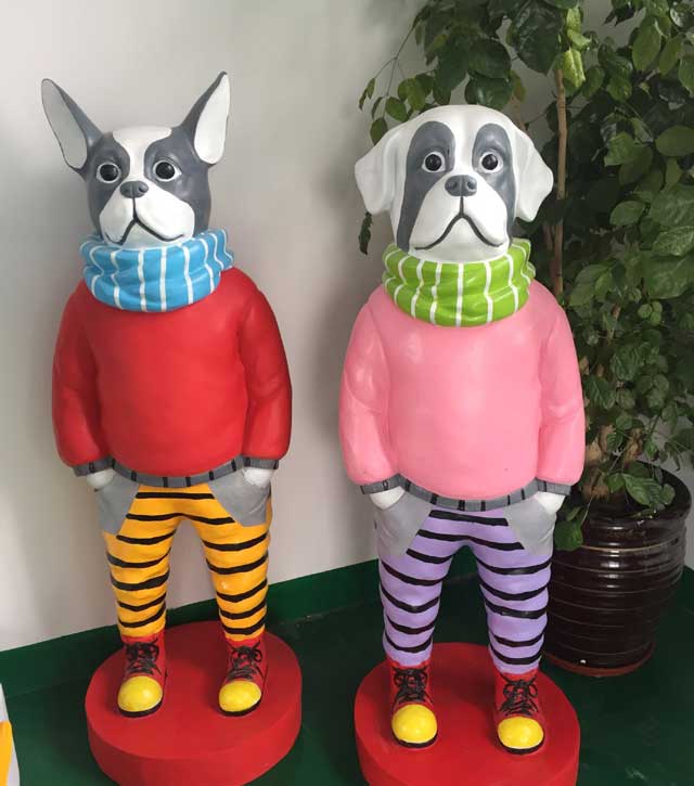 玻璃钢卡通贺岁狗雕塑 玻璃钢卡通贺岁狗雕塑