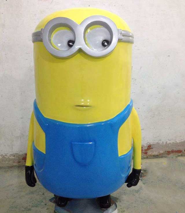 玻璃钢卡通小黄人雕塑