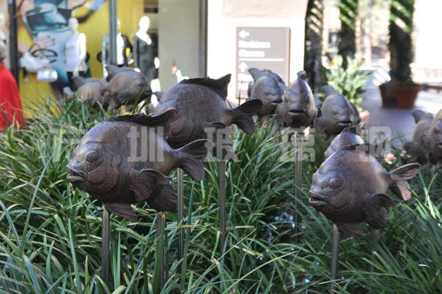 园林玻璃钢鱼群雕塑