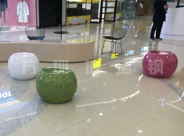 方圳为湖南岳阳步步高新天地定制精美玻璃钢苹果凳