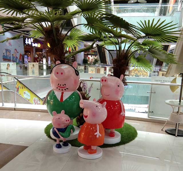 玻璃钢美陈雕塑小猪佩奇 玻璃钢美陈雕塑小猪佩奇