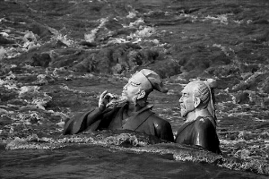 四川连续降雨，苏轼雕像被淹