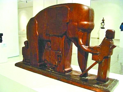 用半个世纪“雕塑”中国寓言