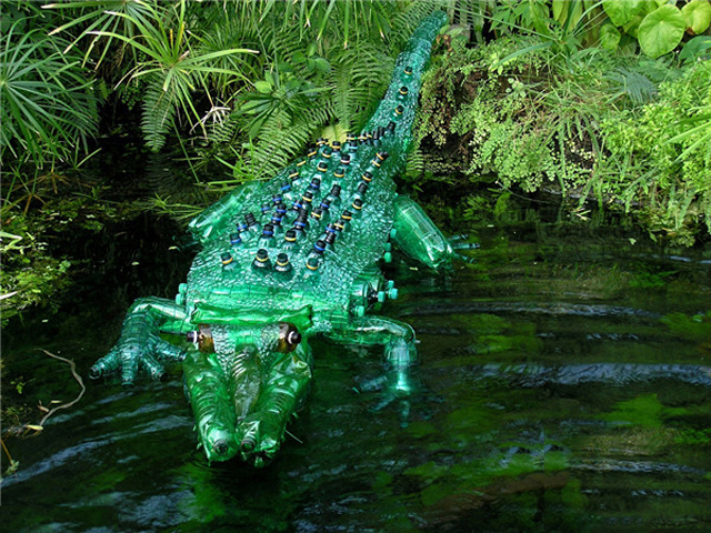 捷克艺术家变废为美 塑料瓶再利用打造别致雕塑艺术品