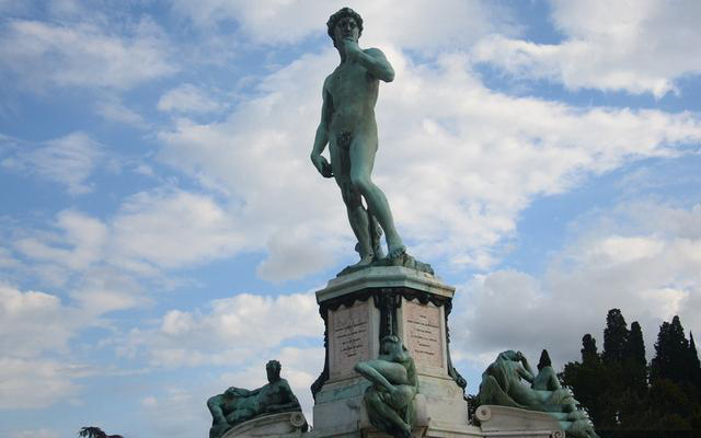 中西雕塑文化的象征性