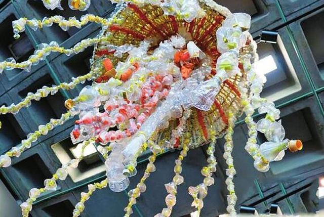 美国新奥尔良市举办塑料雕塑展 呼吁公众关注海洋塑料污染