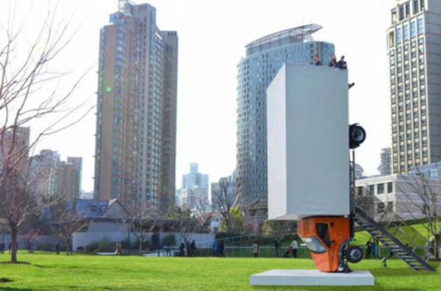 上海静安国际雕塑展9月20日开展倒立的卡车“接棒”巨型狐狸