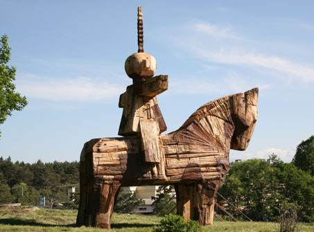 罗马尼亚雕塑大师故乡新添中国艺术家作品