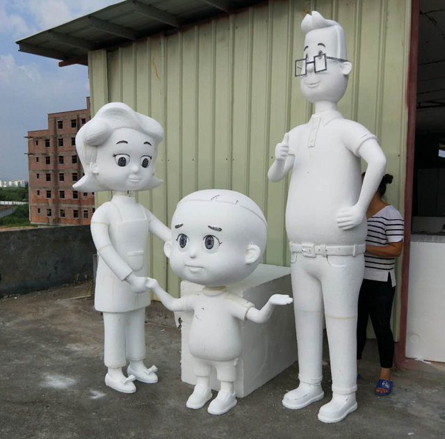 方圳为幸福小区定制的大头儿子家庭雕塑完工