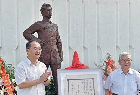 吴为山团队倾情创作张太雷青铜人物雕塑 再现英姿