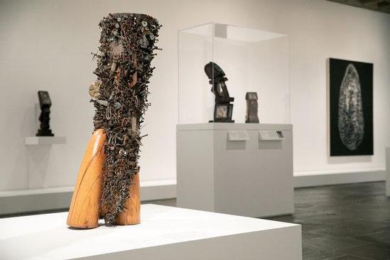 纽约大都会展惠滕雕塑:就这样被神秘与图腾所吸引