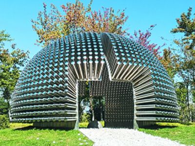 让雕塑艺术融入山水之间