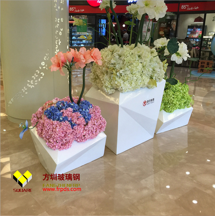 室内商场美陈装饰厂家定制玻璃钢花盆