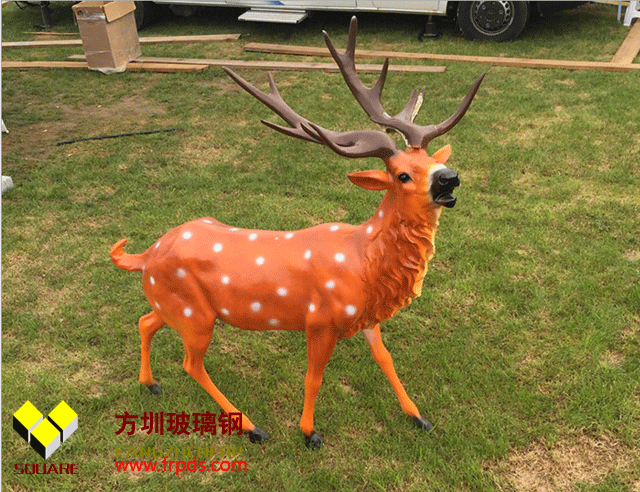 玻璃钢草坪梅花鹿动物雕塑