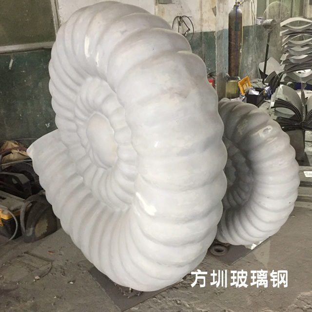 树脂工艺品和玻璃钢雕塑有什么相同与不同