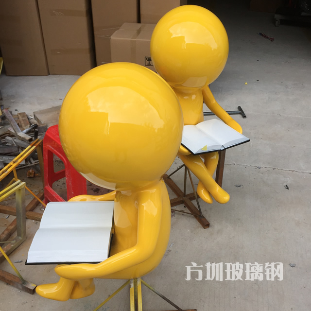 如何选择好的玻璃钢厂家来制作雕塑呢