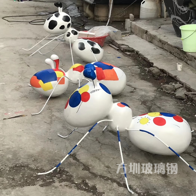彩绘蚂蚁动物雕塑