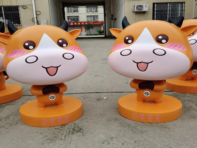 可爱生肖牛玻璃钢卡通雕塑