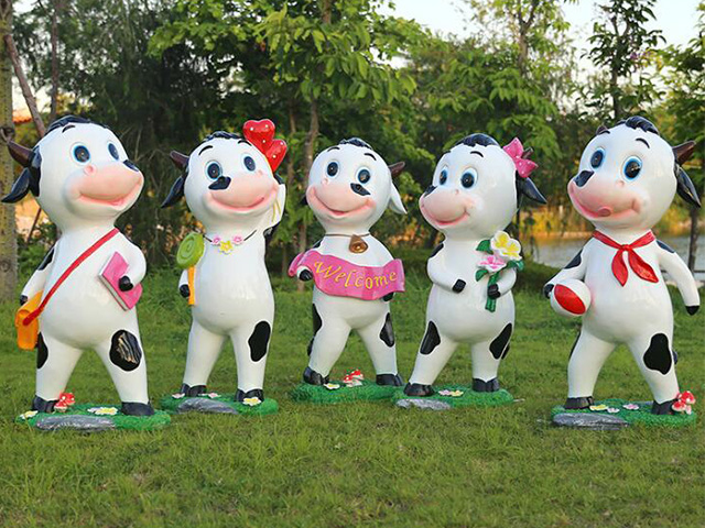 玻璃钢卡通公仔奶牛雕塑