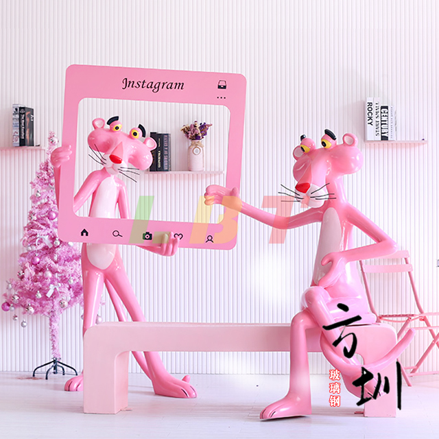 玻璃钢卡通粉红豹雕塑