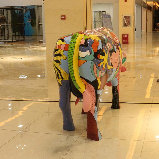 商场动物彩绘牛玻璃钢雕塑