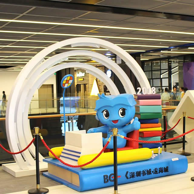 书城卡通蓝精灵书本雕塑