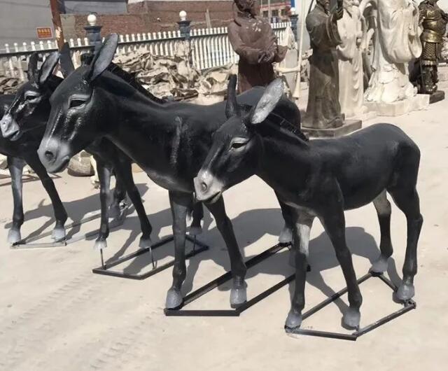 玻璃钢仿真毛驴雕塑