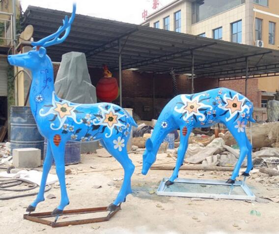 玻璃钢梅花鹿雕塑艺术彩绘效果